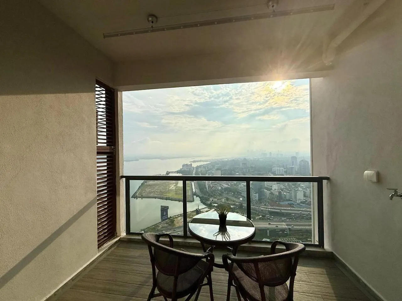 Chill Top Floor Suite 2Br At R&F Ciq Τζόχορ Μπάχρου Διαμέρισμα