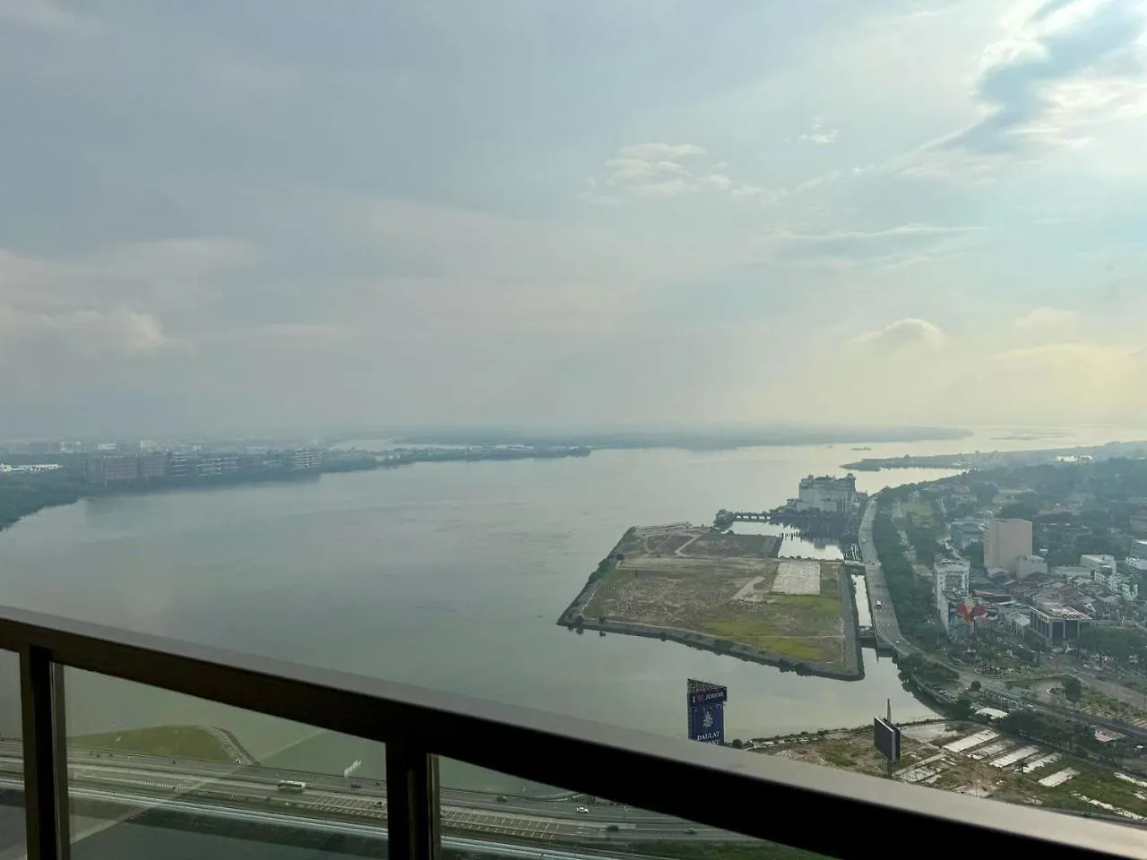 Chill Top Floor Suite 2Br At R&F Ciq Τζόχορ Μπάχρου Μαλαισία
