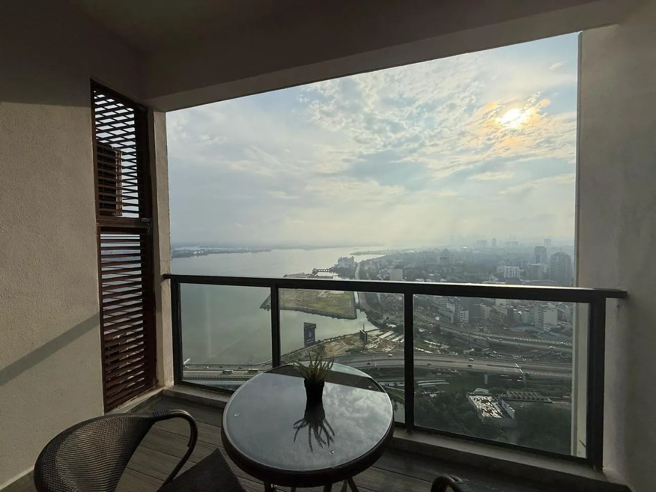 Chill Top Floor Suite 2Br At R&F Ciq Τζόχορ Μπάχρου